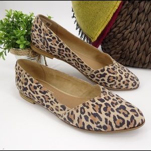 Toms Leopard Print Flats Sandals Size 9.5